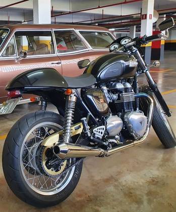 TRIUMPH THRUXTON 
